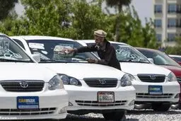 افغانستان با تمام فراز و نشیب‌‌ها، همچنان رابطه عاشقانه پایدار با تویوتا کرولا دارد! + تصاویر