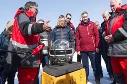 نصب تلسکوپ‌ غول‌پیکر در اعماق  وسیع ترین دریاچه آب شیرین جهان 