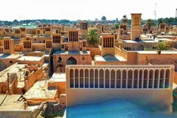 بنا 400 ساله میبد با دستور دادستان پلمپ شد