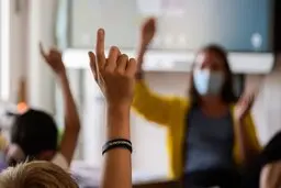 معلم کالیفرنیایی نیمی از دانش‌آموزانش را به ویروس جهش‌یافته دلتا آلوده کرد