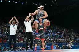 در این واپسین دم، آغوشی باش