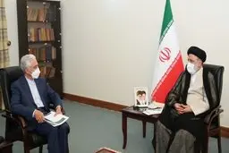 دانشگاه باید در متن تحولات جامعه حضور داشته باشد