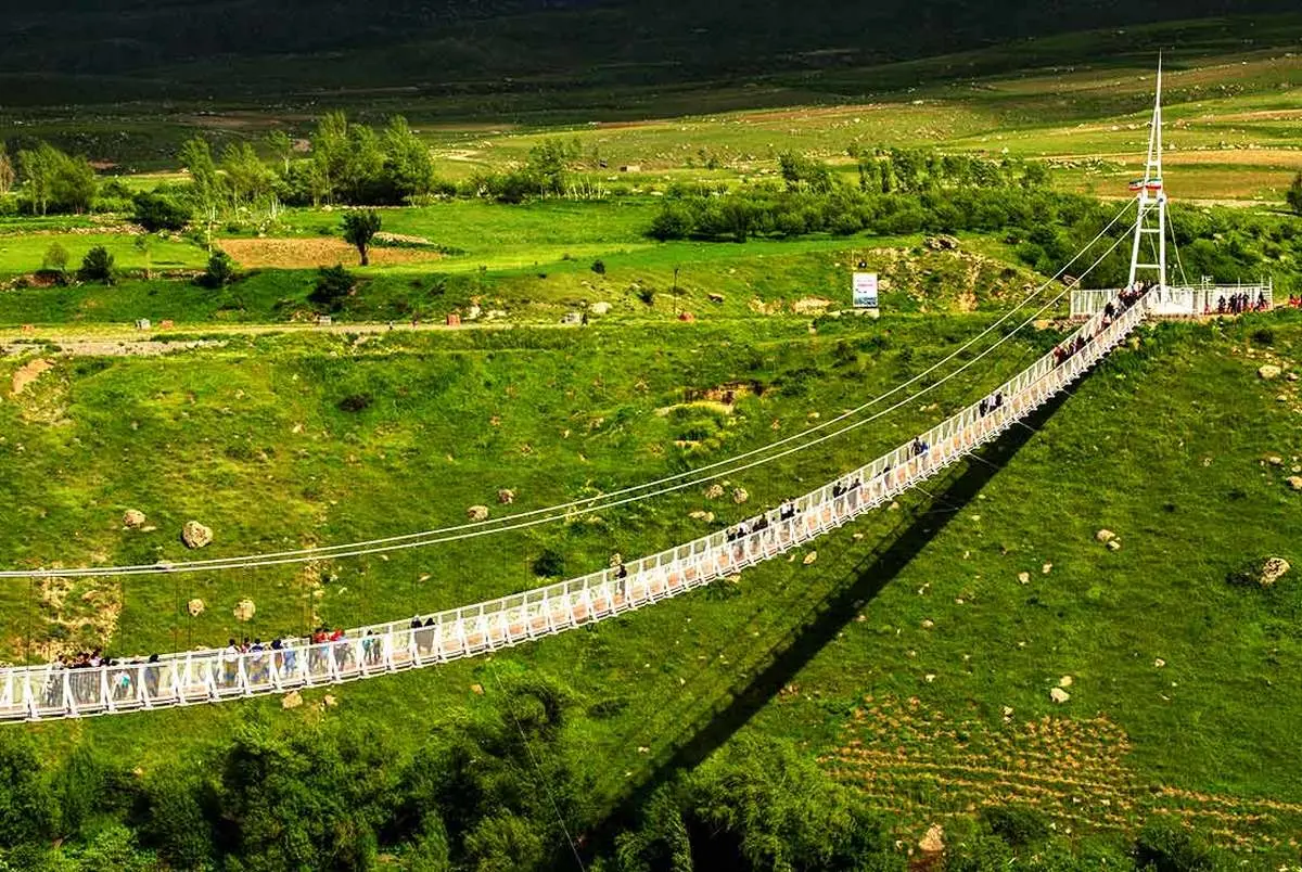 می‌دونستی طولانی‌ترین پل شیشه‌ای خاورمیانه تو ایرانه؟ | معرفی پل شیشه‌ای روستای تاریخی نگل +ویدئو