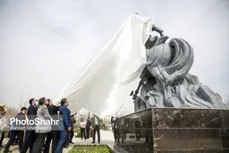 ‏مجسمه «گذر سیاوش از آتش» در محوطه آرامگاه فردوسی مشهد رونمایی شد+تصاویر 