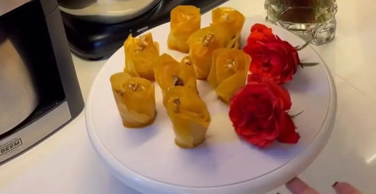 باقلوای گل رز خوشمزه رو فقط با این دستور درست کن! | طرز تهیه باقلوای گل رز +ویدئو