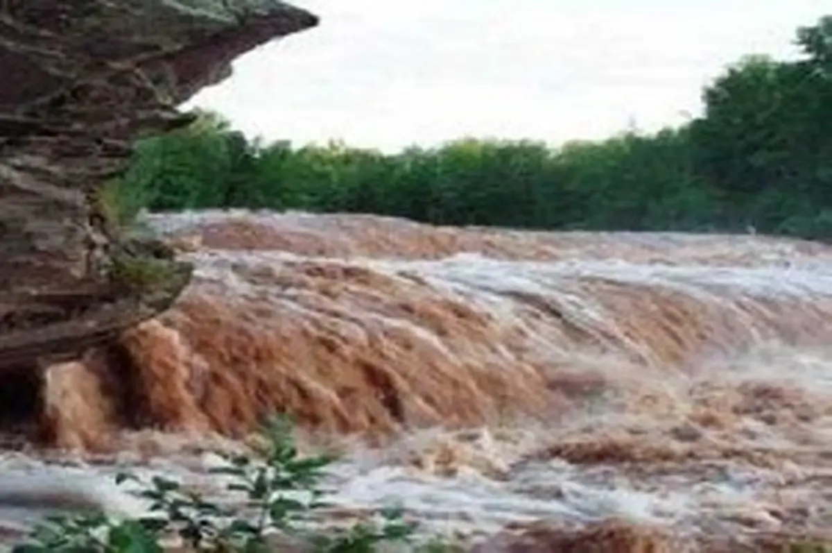 سیلاب راه ارتباطی 3 روستا در هرسین کرمانشاه را  قطع کرد