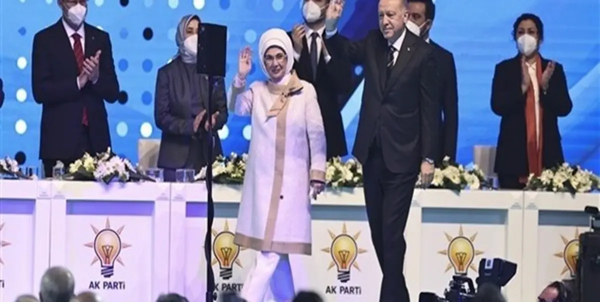 
اردوغان در ریاست «عدالت و توسعه»، حزب حاکم ترکیه، باقی ماند 
