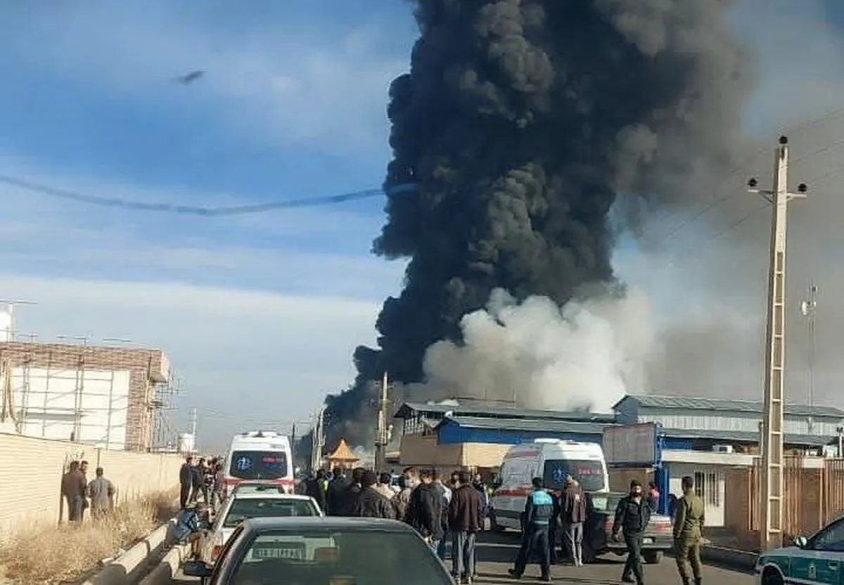 
آتش‌سوزی گسترده در یک واحد صنعتی در اشتهارد
