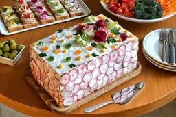 دنبال یک غذای تازه و خوشمزه هستید؟ | طرز تهیه مرحله به مرحله کیک سالاد الویه +ویدئو