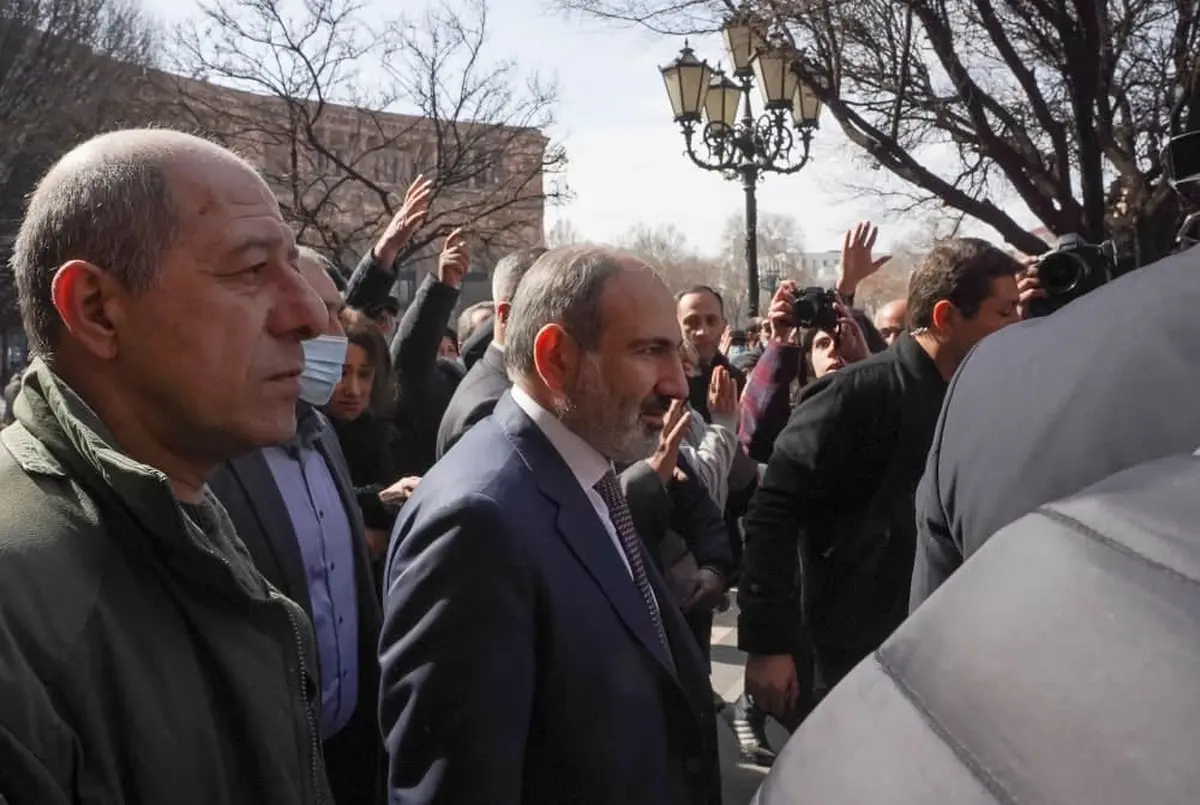 پاشینیان در جمع هواداران: قصد ترک ارمنستان را ندارم