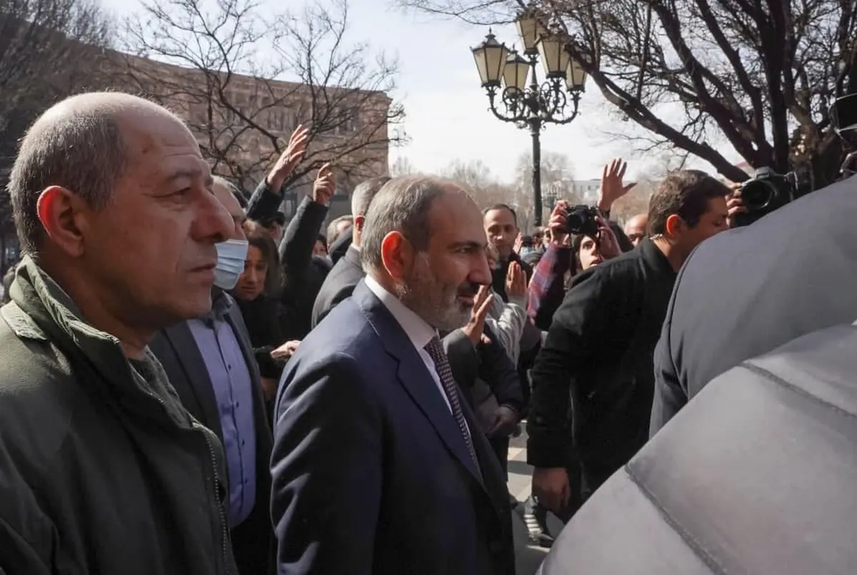 پاشینیان در جمع هواداران: قصد ترک ارمنستان را ندارم