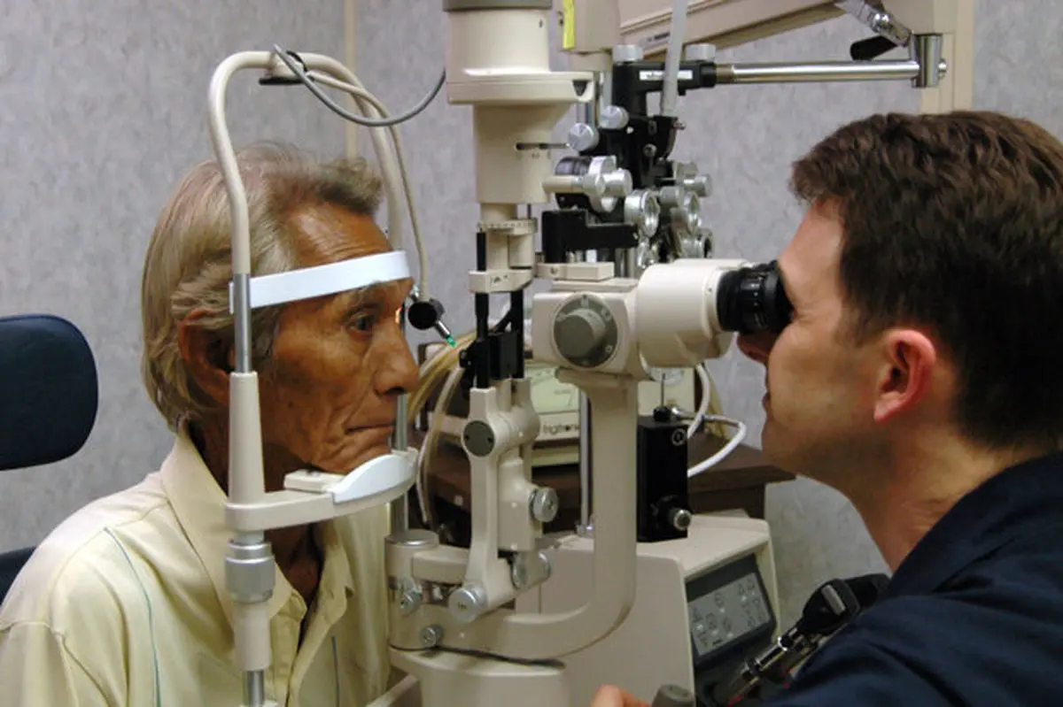 استفاده از نظر مشاور تغذیه قبل از انجام جراحی چشم