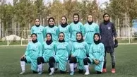 سلام نظامی پیش از مسابقه | نمایش اتحاد دختران فوتبالیست ایران +ویدئو