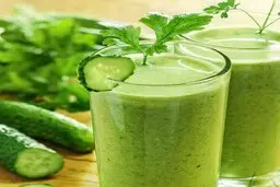 فواید عجیب آب خیار | چرا آب خیار یکی از بهترین و مفیدترین نوشیدنی‌ها است؟