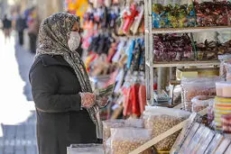 کیهان، روزنامه حامی دولت: دولت سیزدهم آرامش و ثبات نسبی را به بازار و قیمت‌ها برگردانده است | همه کالاها اکنون برچسب قیمت دارند