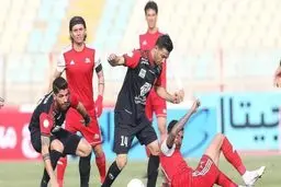 رونمایی از پرچم ۲۸۰۰ متری پرسپولیس در تمرین سرخپوشان