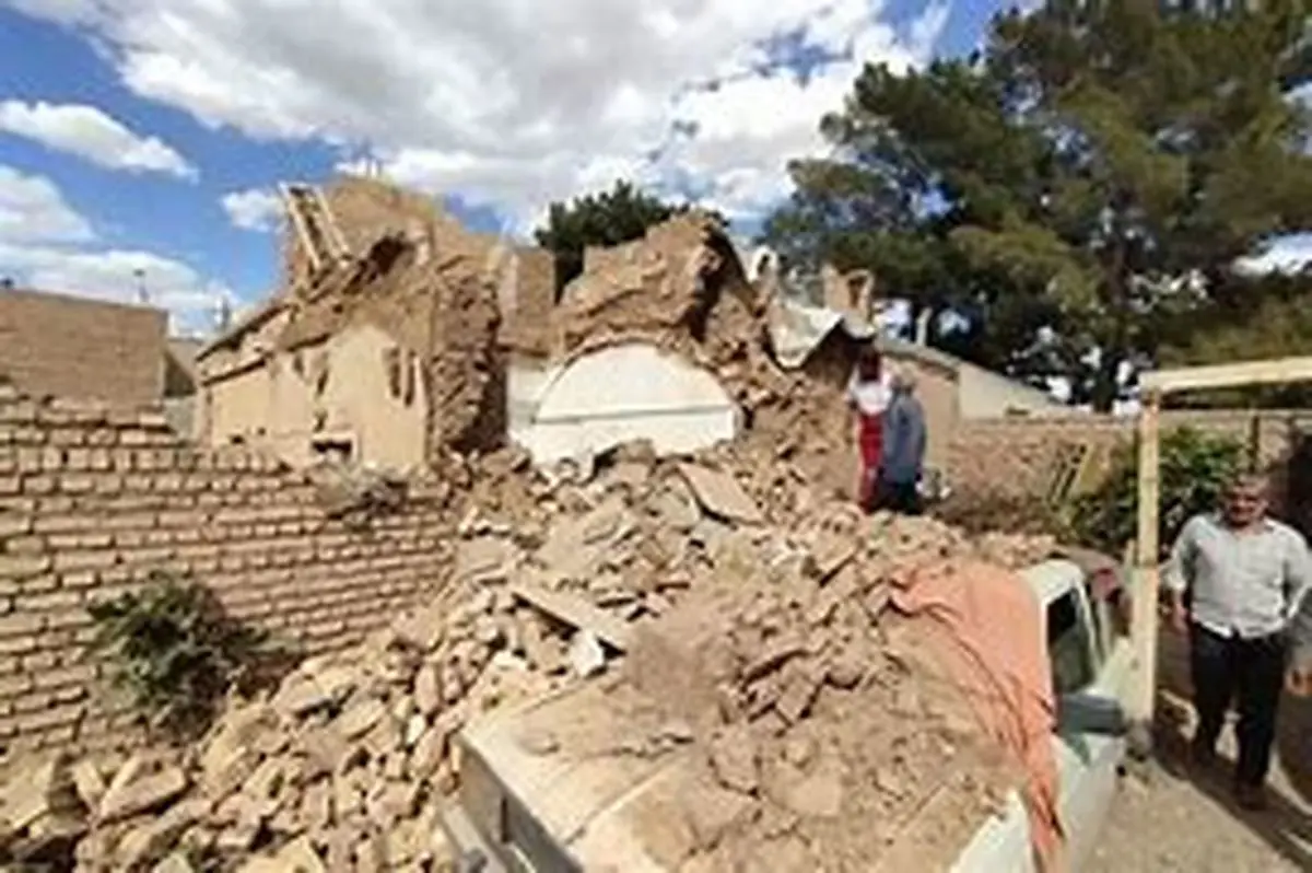 فداکاری یک زن در زلزله اخیر در کاشمر | این بانوی جوان هنگام وقوع زلزله در کاشمر به جای اینکه مثل بقیه فرار کنه، خانواده اش رو نجات داد +ویدئو