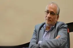 عنوان انقلابی دست‌وپا کرده‌اند و به دیگران انگ می‌زنند