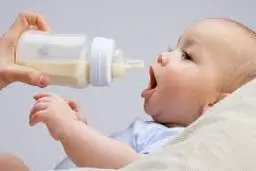 
پرستار بی رحم شیر آغشته به قرص خواب به نوزاد می‌داد
