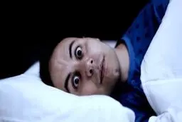 علت لرزیدن ناگهانی در خواب چیست؟! |هشدار مغز برای نزدیک شدن به مرگ؟