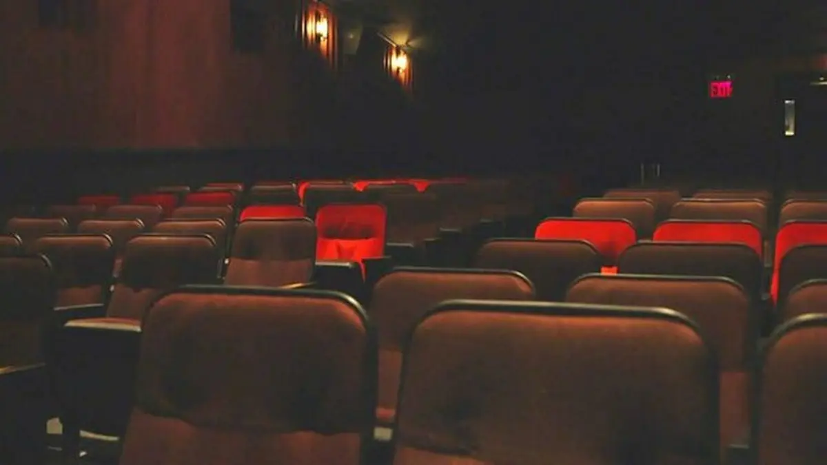 تعطیلی دوباره سینماهای بارسلون |  پادشاه از لج در مادرید به سینما رفت