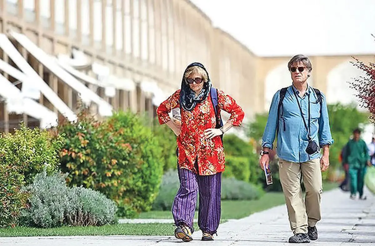 توریست های خارجی در خیابان‌های تهران