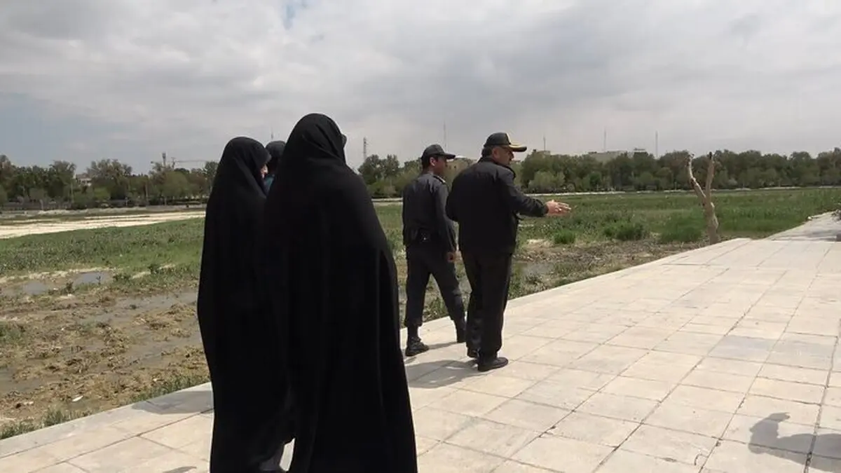 پشت پرده پیامک‌ های ارسال شده درباره حجاب در اصفهان |  استانداری با دولت هماهنگ است یا نمایندگان تندرو استان؟