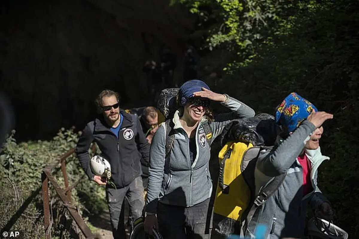 پایان ماجراجویی گروهی داوطلب بعد از ۴۰ شبانه روز زندگی در غار زیرزمینی در فرانسه