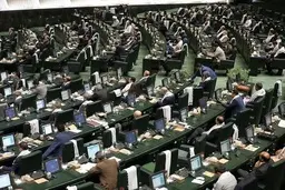 پیامک یک نماینده به یکی از وزرا : چرا در حکم انتصاب پدرزنم برای فلان شرکت ،وقت تلف می کنی؟ | وزرا می ترسند بگویند نمایندگان به آنها فشار می آورند