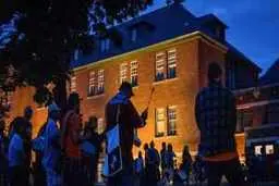 کشف دو گور جمعی در کانادا  |  واکنش ژائو لیجیان به اظهارات ترودو

    

