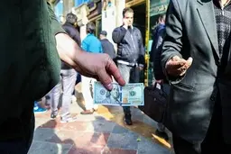 دلار ۲۲ هزار و ۸۹۰ تومان