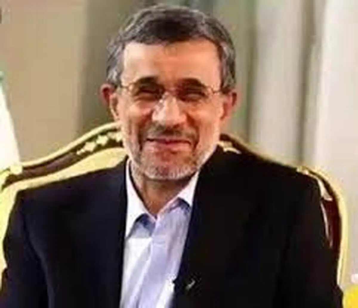اقدام عجیب احمدی نژاد در دبی+عکس
