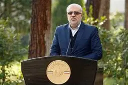 وزیر نفت: سهمیه بنزین تاکسی‌های اینترنتی در دستور کار است