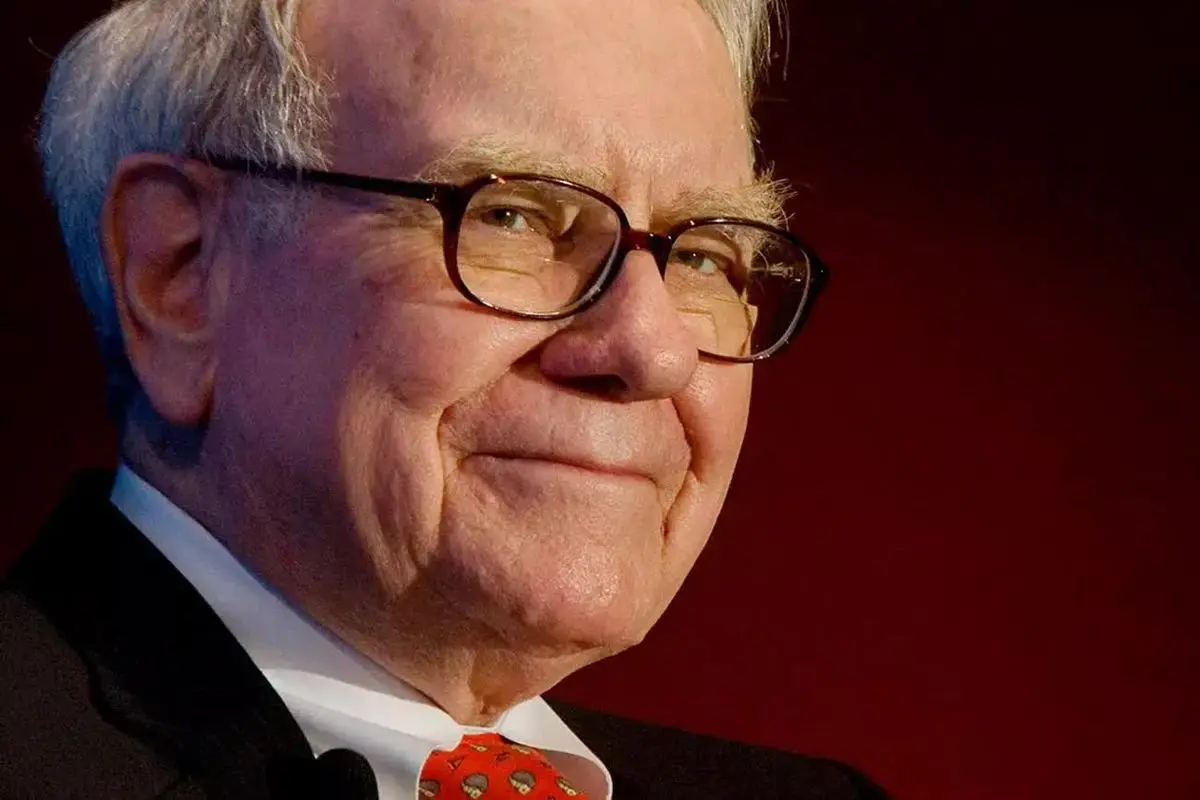 وارن بافت: فروش سهام اپل در پایان سال ۲۰۲۰ تصمیم اشتباهی بود