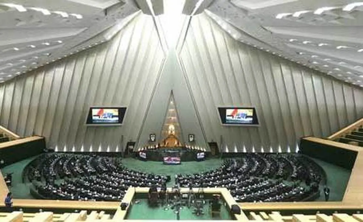 چرا مجلس، جوانان را از کاندیداتوری در ۱۴۰۰ منع کرد؟ | حداقل سن ثبت نام برای کاندیداتوری 40 سال تمام شمسی