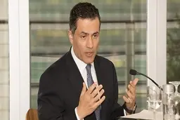 ولی نصر، مشاور سابق اوباما: درخواست از ایران برای اینکه هیچ‌گونه غنی‌سازی نداشته باشد، دیگر یک توافق نیست، بلکه نوعی تسلیم کامل از سوی ایران محسوب می‌شود | مشخص نیست که آمریکا در ازای چنین کاری از سوی ایران، حاضر است چه امتیازی بدهد 