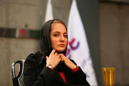 شباهت باورنکردنی مهناز افشار و گوگوش | مثل سیبی که از وسط نصف شده‌اند!