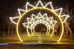 نصب تونل نور در منطقه 22 غرب تهران به مناسب رمضان و عید نوروز