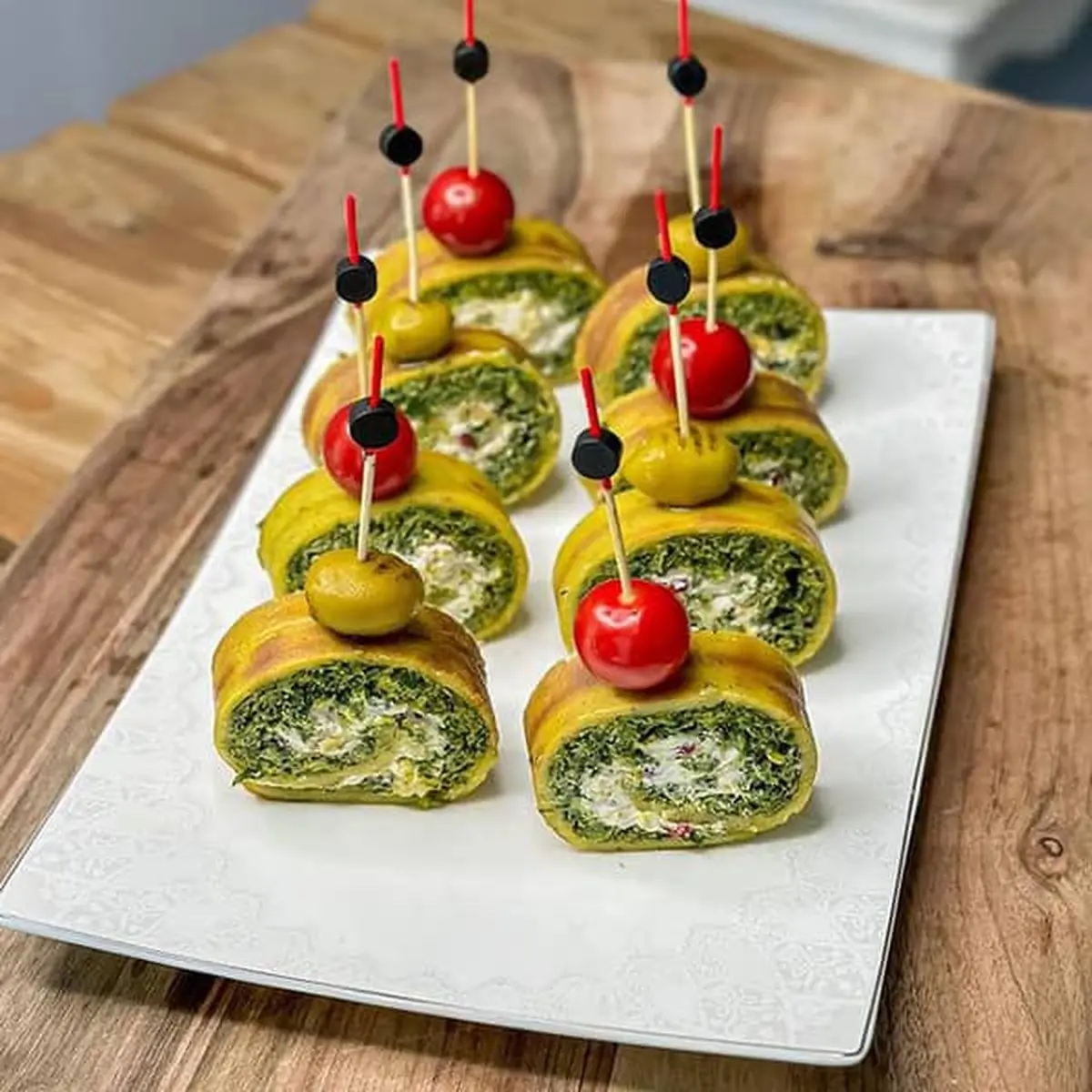 کوکو سبزی رو ساده درست نکن، این مدلی که میگم درست کن | طرز تهیه رولت کوکو سبزی