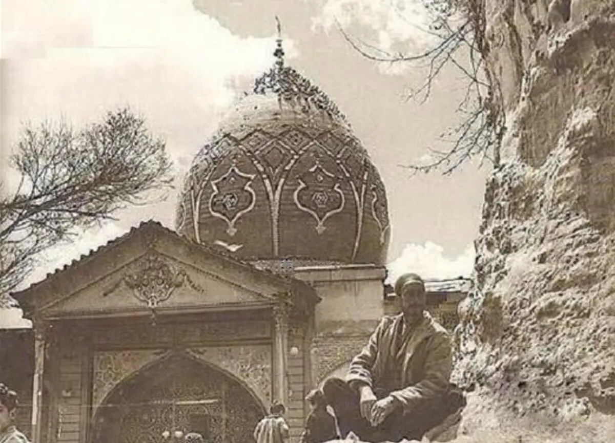 لحظه رونمایی از اولین بالن در زمان قاجار | مردم مات و حیرت زده انگشت به دهان مانده‌اند!