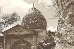 لحظه رونمایی از اولین بالن در زمان قاجار | مردم مات و حیرت زده انگشت به دهان مانده‌اند!