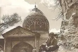لحظه رونمایی از اولین بالن در زمان قاجار | مردم مات و حیرت زده انگشت به دهان مانده‌اند!