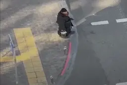  قانون‌مداری این اوکراینی در کی‌یف خلوت و جنگزده + ویدئو 