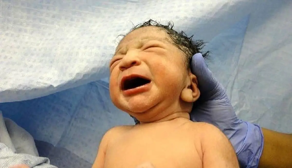 رونمایی از چهره معصوم نوزاد تازه رها شده جلوی درب شیرخوارگاه آمنه + عکس