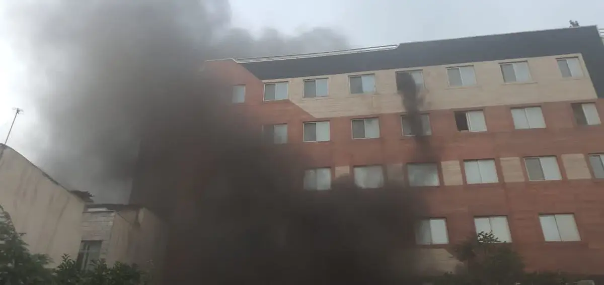 آتش سوزی مرگبار خانه مسکونی در مجیدیه تهران | مجتمعی به طور کامل در آتش سوخت+ویدئو 