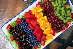 میوه را باید قبل از غذا بخوریم یا بعد از غذا ؟