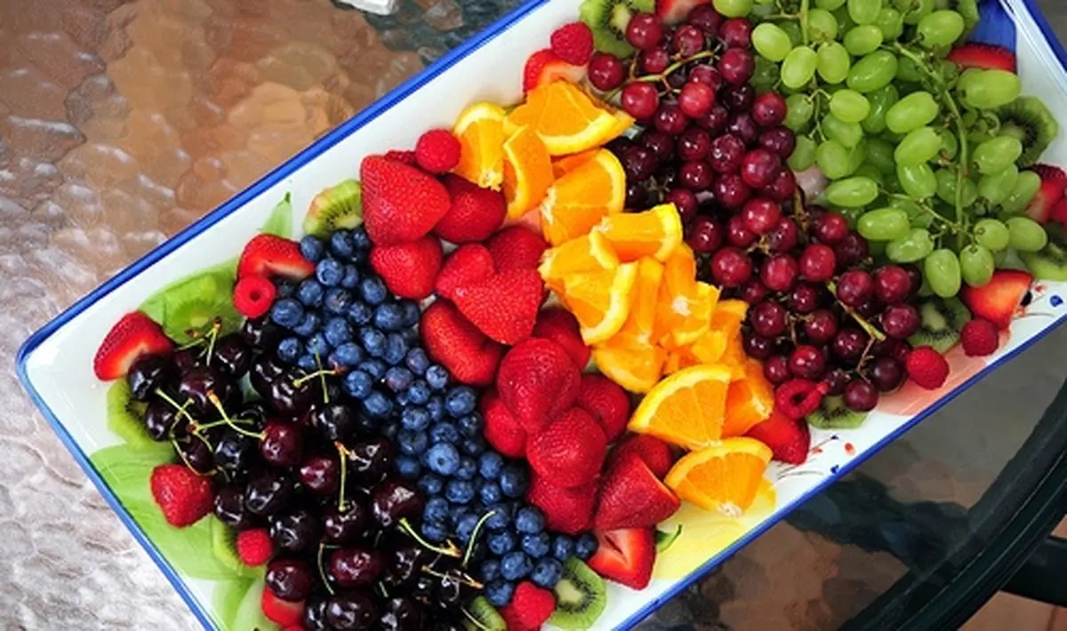 میوه را باید قبل از غذا بخوریم یا بعد از غذا ؟