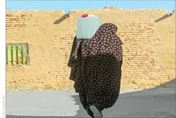 کولبری آب توسط زنان و کودکان 