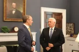 
گفتگوی دومینیک راب و معاون ترامپ درباره تحولات خاورمیانه و مسئله هسته‌ای ایران 
