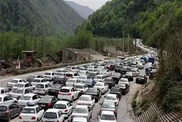 
در جاده چالوس ترافیک سنگین است
